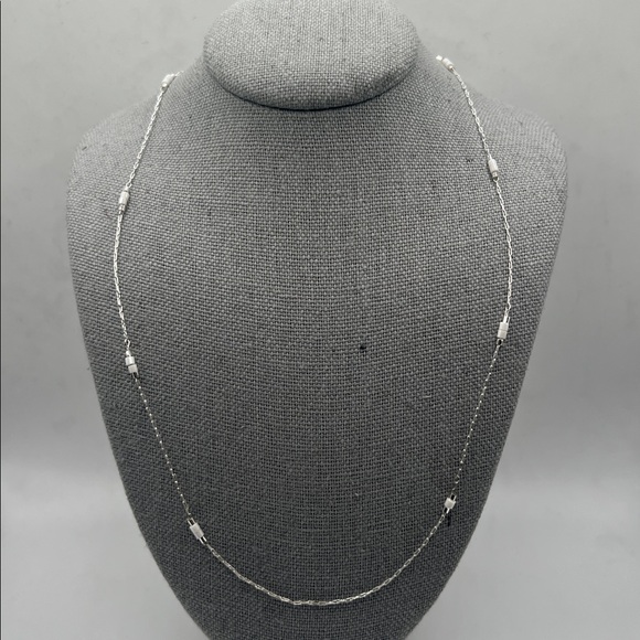 Jewelry - Elegant Dainty Silver Necklace 16” + 2” extender 16 inches to 18 inches